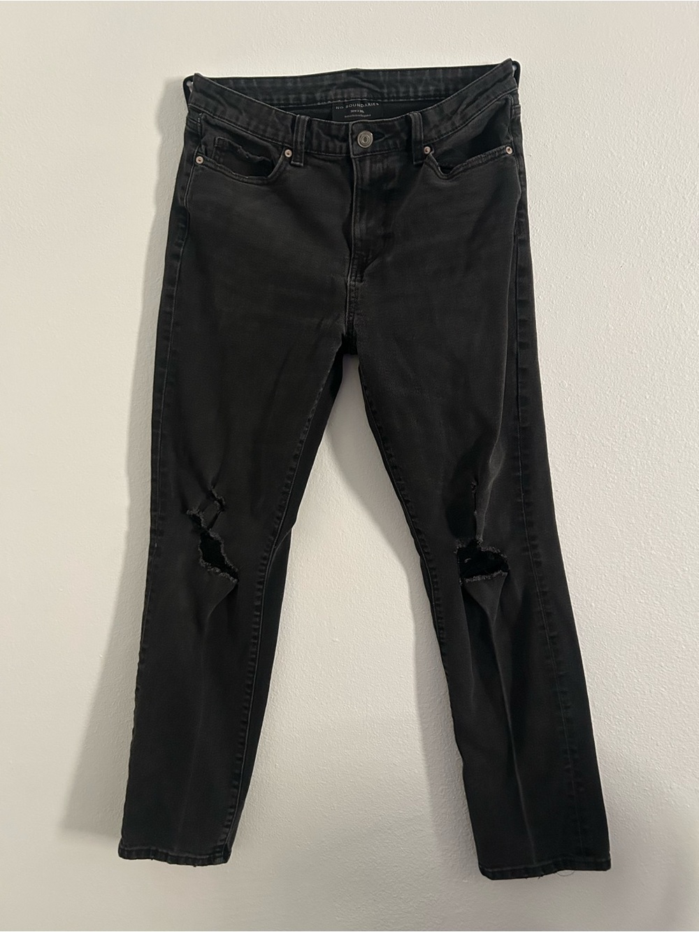 No Boundaries Men's Straight Black Ripped Jeans